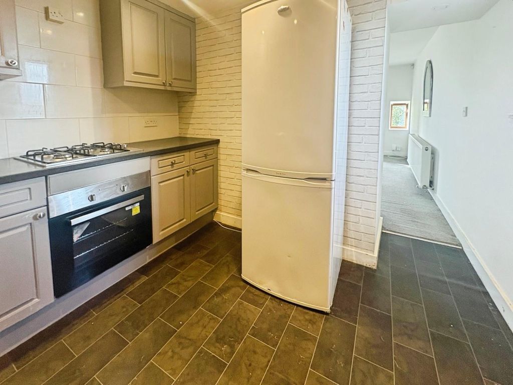 Property photo 3 of 11 Kitchen