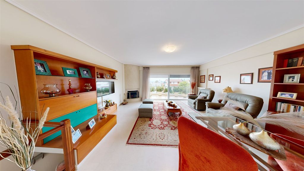 Property photo 3 of 27