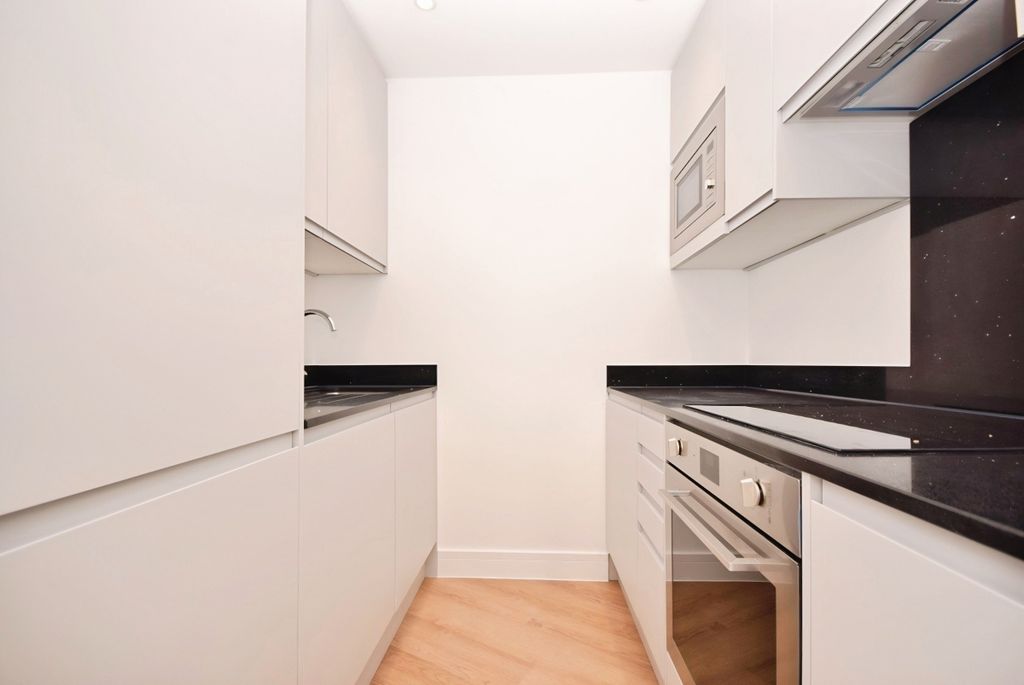 Property photo 2 of 6 203Fca81-Crownage...