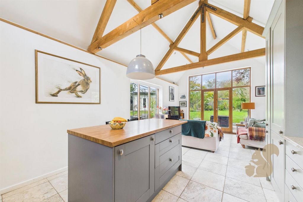 Property photo 3 of 37 Kitchen/Breakfast Room