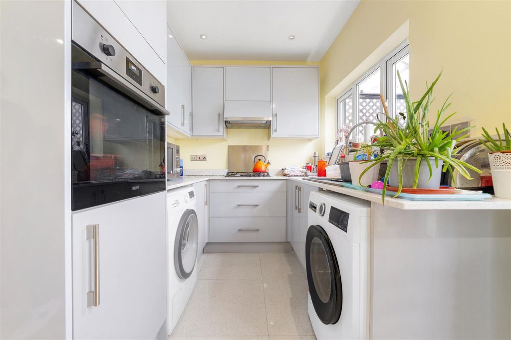 Property photo 2 of 12 Sherringham Road-9.Jpg