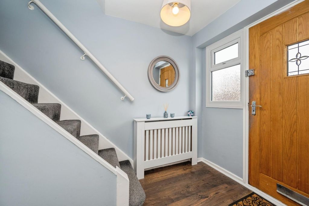 Property photo 2 of 23 5Lomondclose-25.Jpg