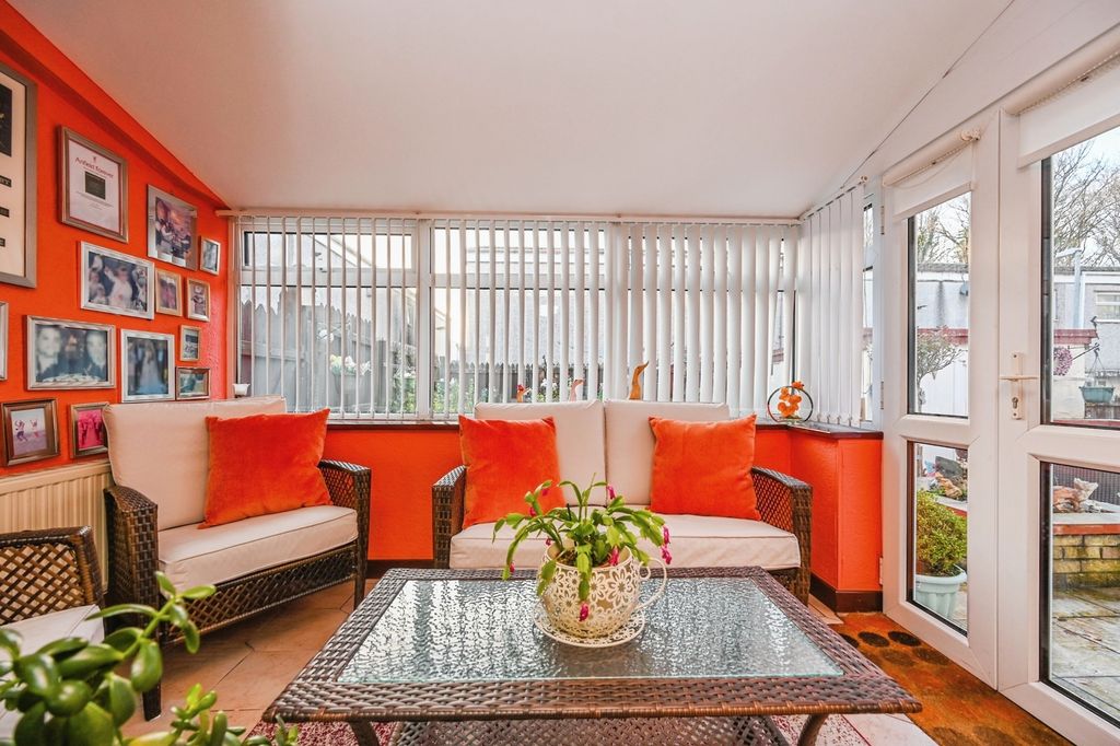 Property photo 2 of 8 Conservatory