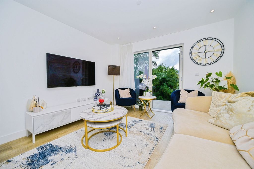 Property photo 2 of 17