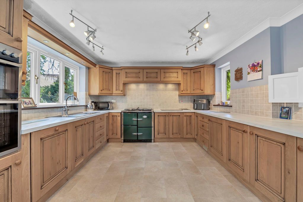 Property photo 2 of 26 Kitchen