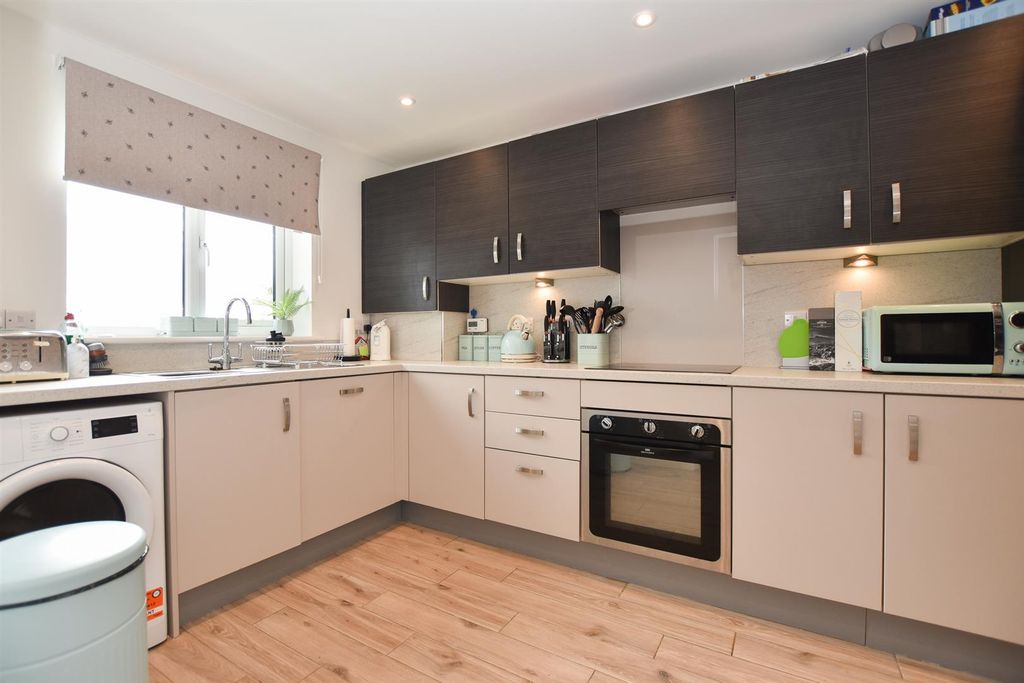 Property photo 2 of 20 Kitchen