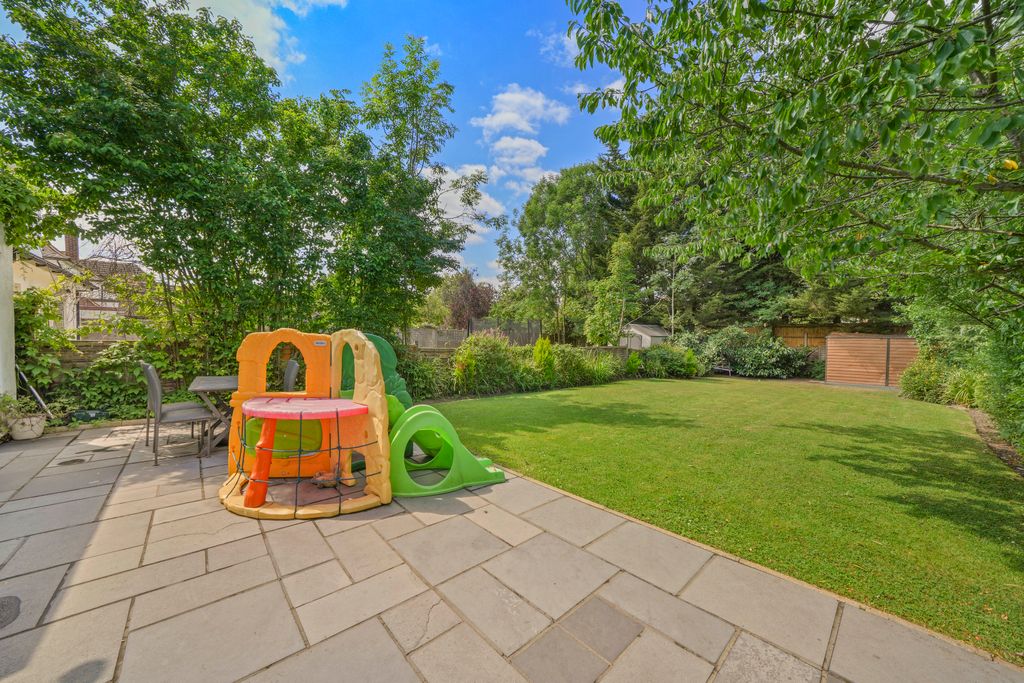 Property photo 3 of 25