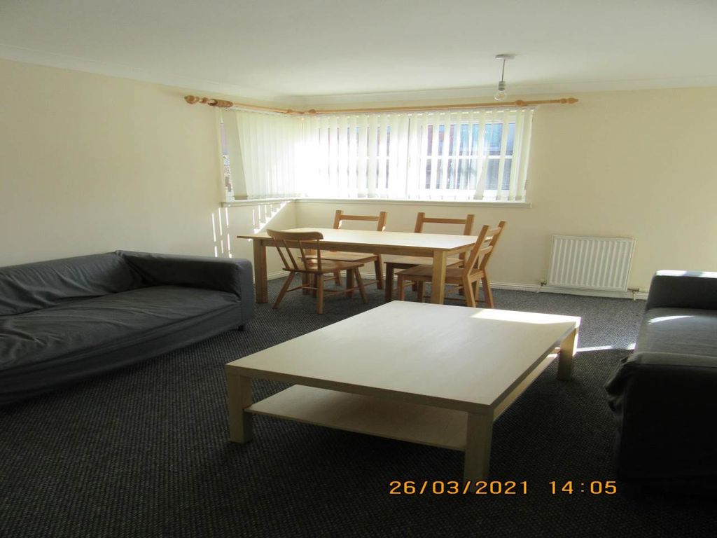 Property photo 2 of 8 2 Daniel Terrace - Living Room