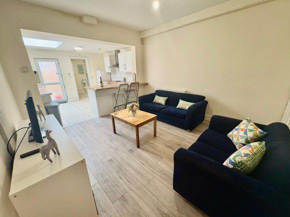 Property photo 2 of 18 2 P164 Lounge 2 8Jul25.Jpg