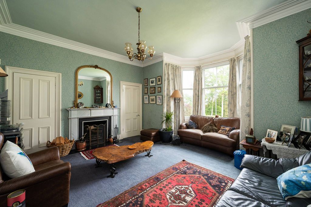 Property photo 2 of 40