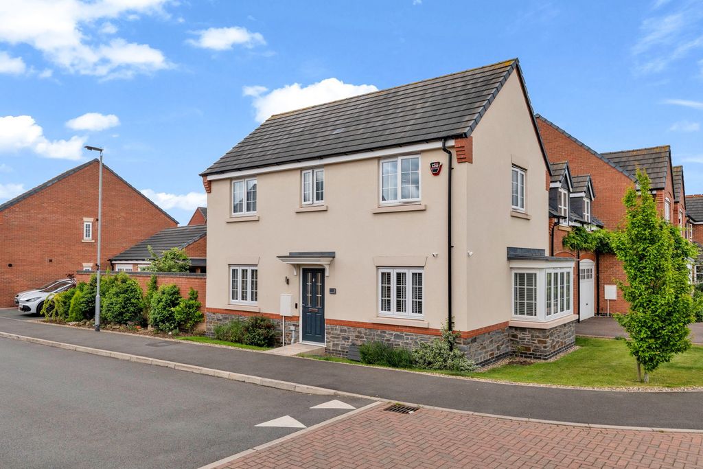 Property photo 1 of 32