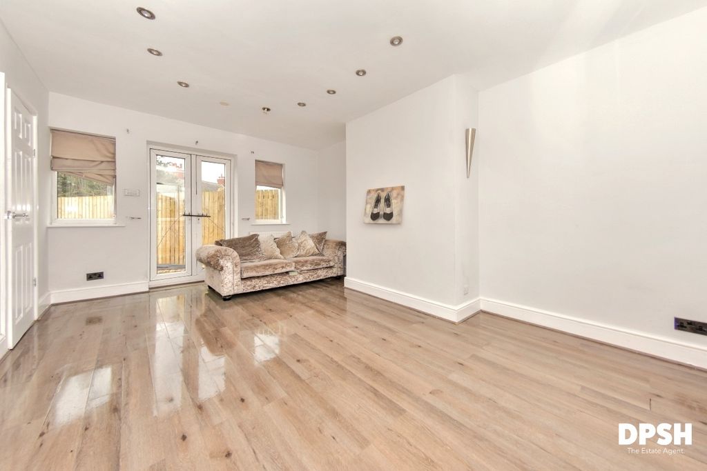 Property photo 2 of 30