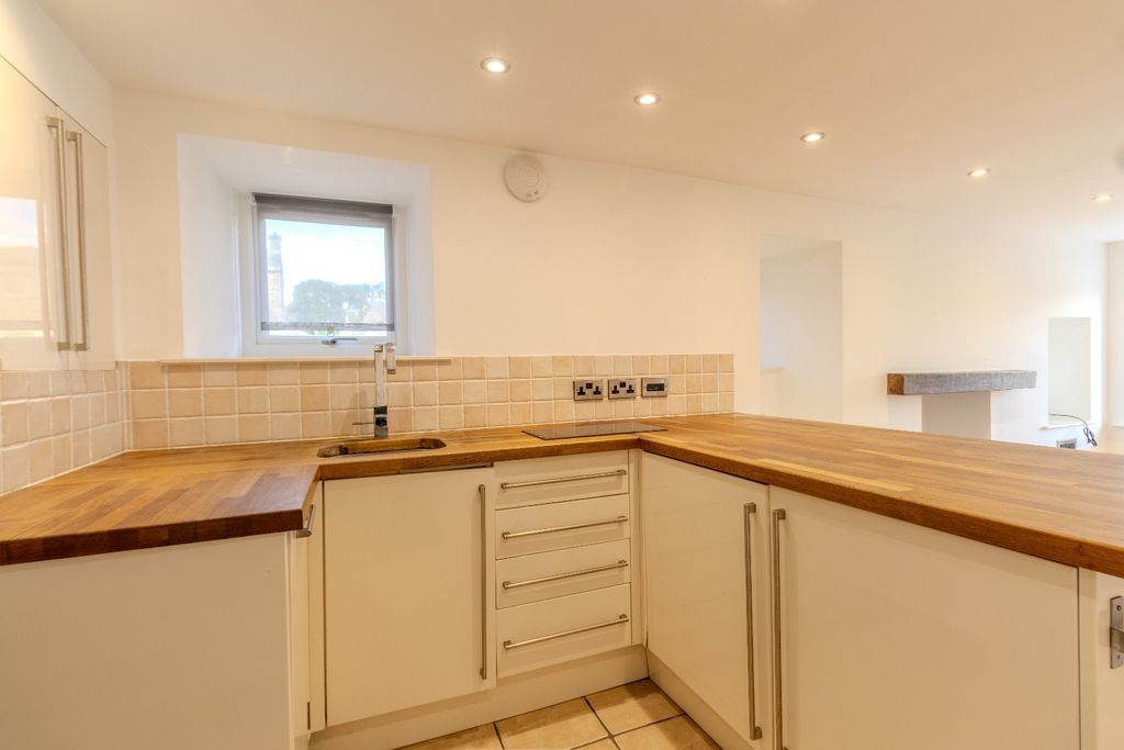 Property photo 3 of 8 5255608
