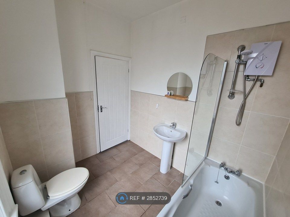 Property photo 3 of 10 Bathroom