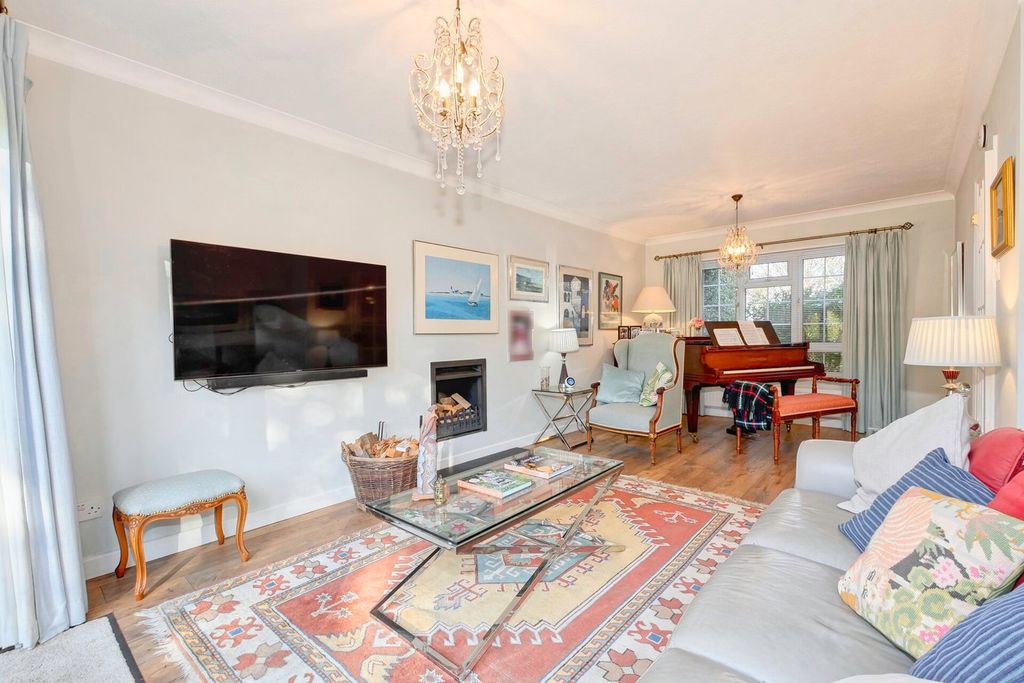 Property photo 3 of 36