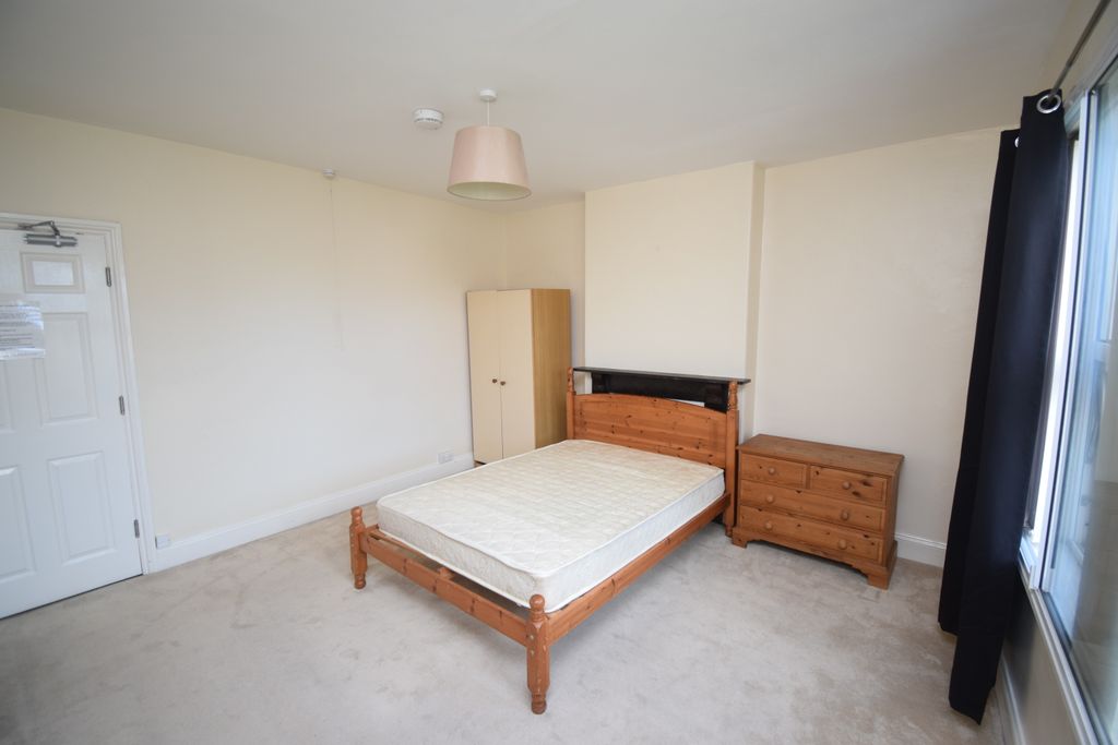 Property photo 2 of 10 Bedroom 4 (3)