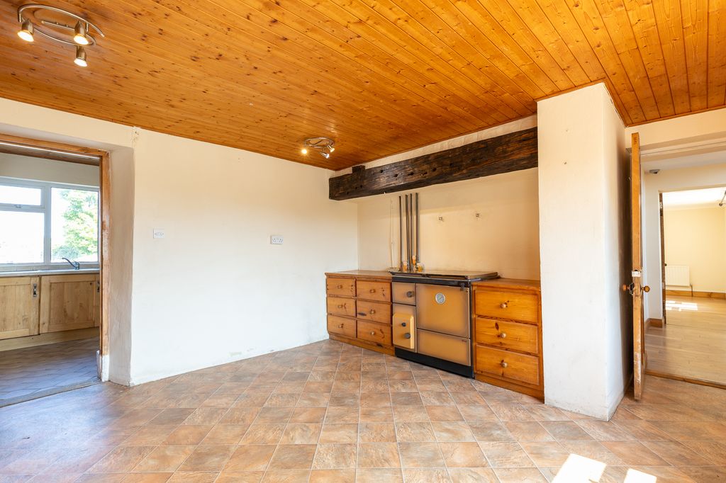 Property photo 3 of 28