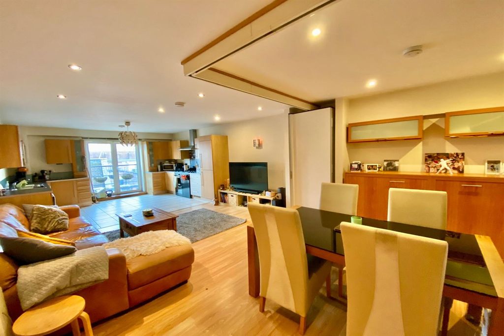 Property photo 3 of 9 (Main)