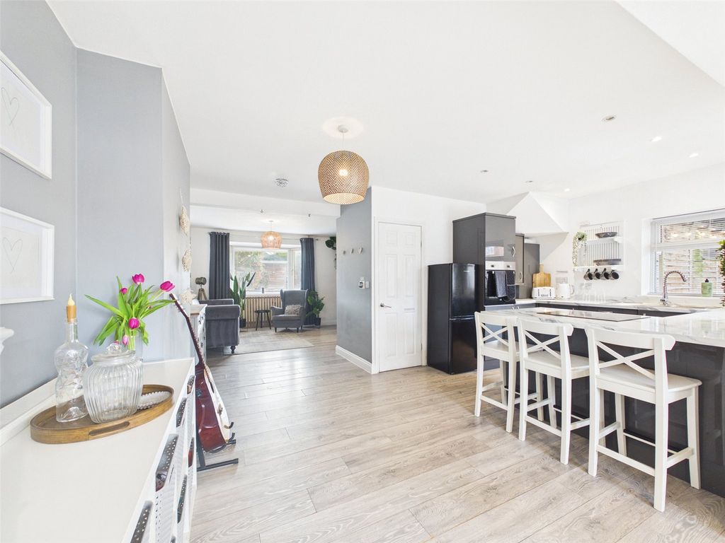 Property photo 2 of 20 Picture No. 11