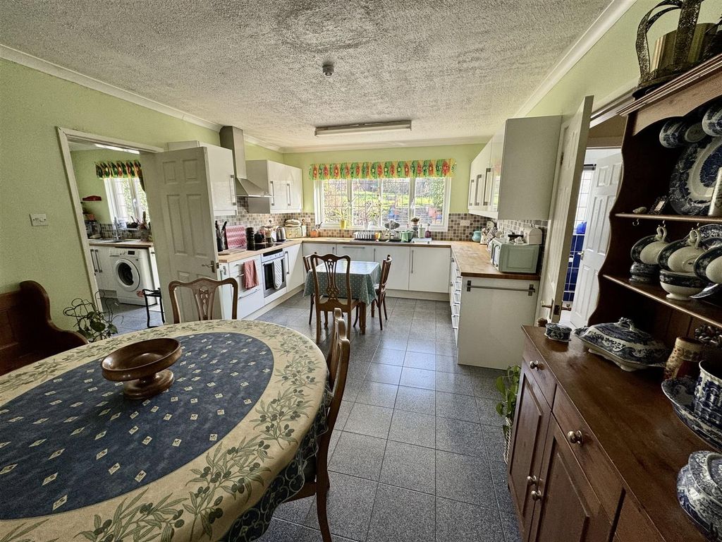 Property photo 3 of 20 Kitchen/Diner