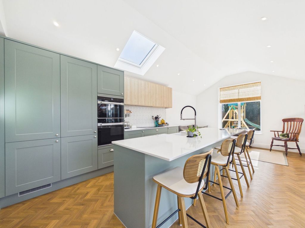 Property photo 2 of 42