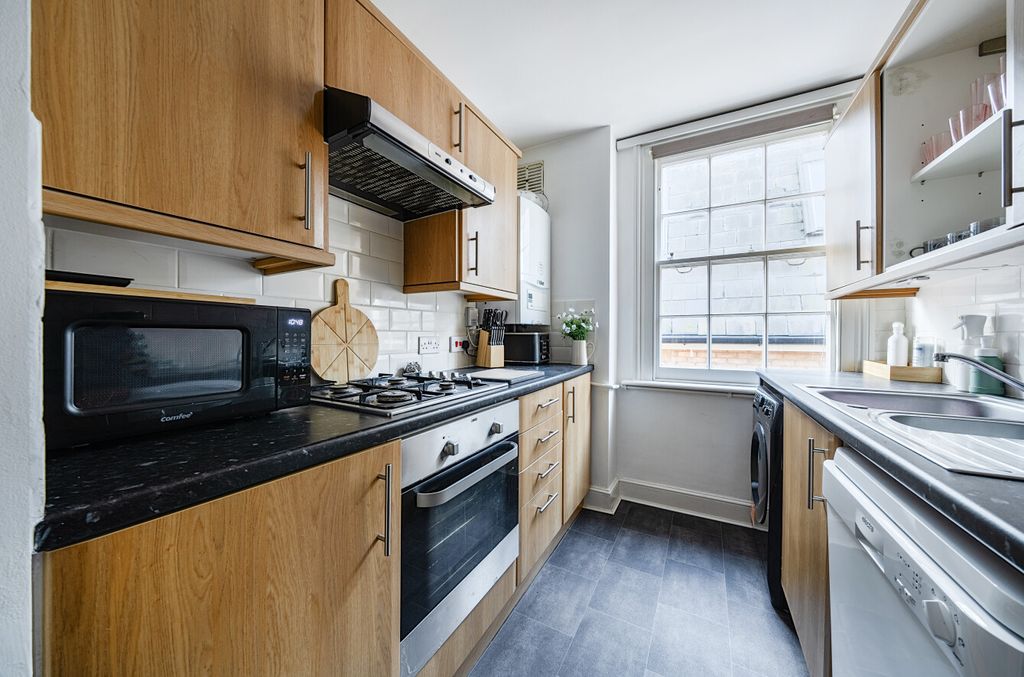 Property photo 3 of 12 Kitchen3