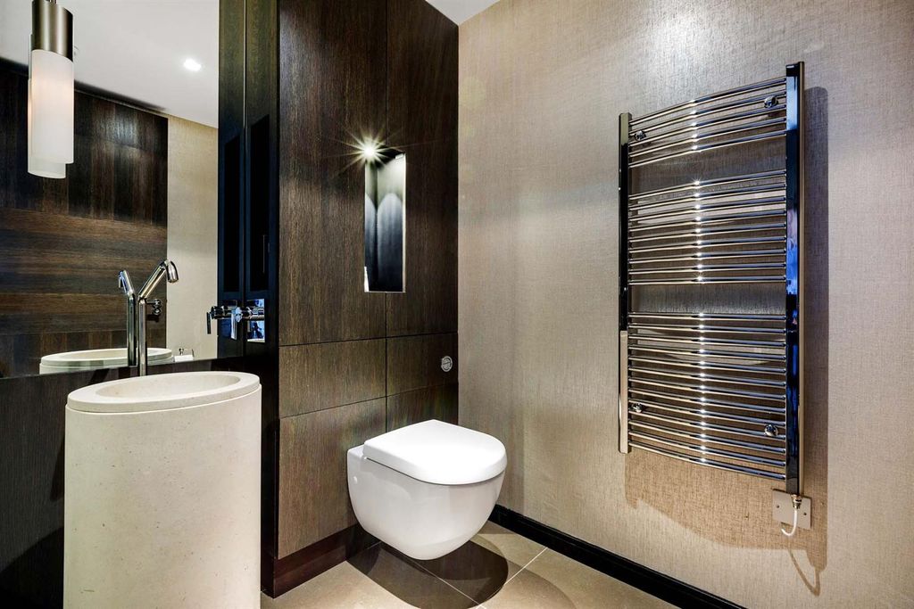 Property photo 3 of 28 Bathroom.Jpg