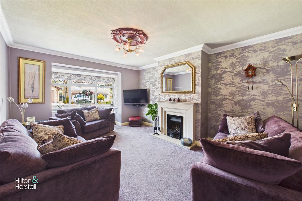 Property photo 2 of 19 Applegarth