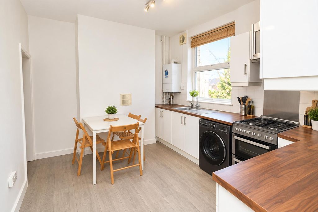 Property photo 2 of 18 Tlc_E7d8A246-93B0-4488-A43A-ce0Aa3Bf57A0_B8Be022.P