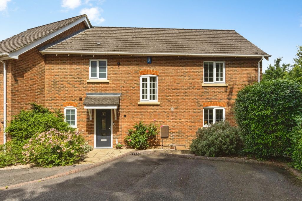 Property photo 1 of 32