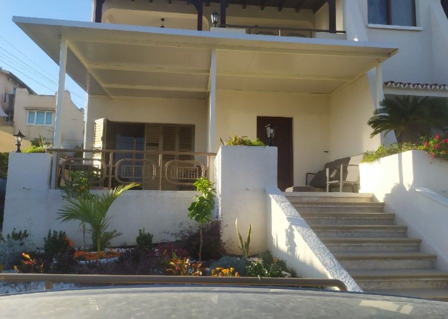 Property photo 2 of 12