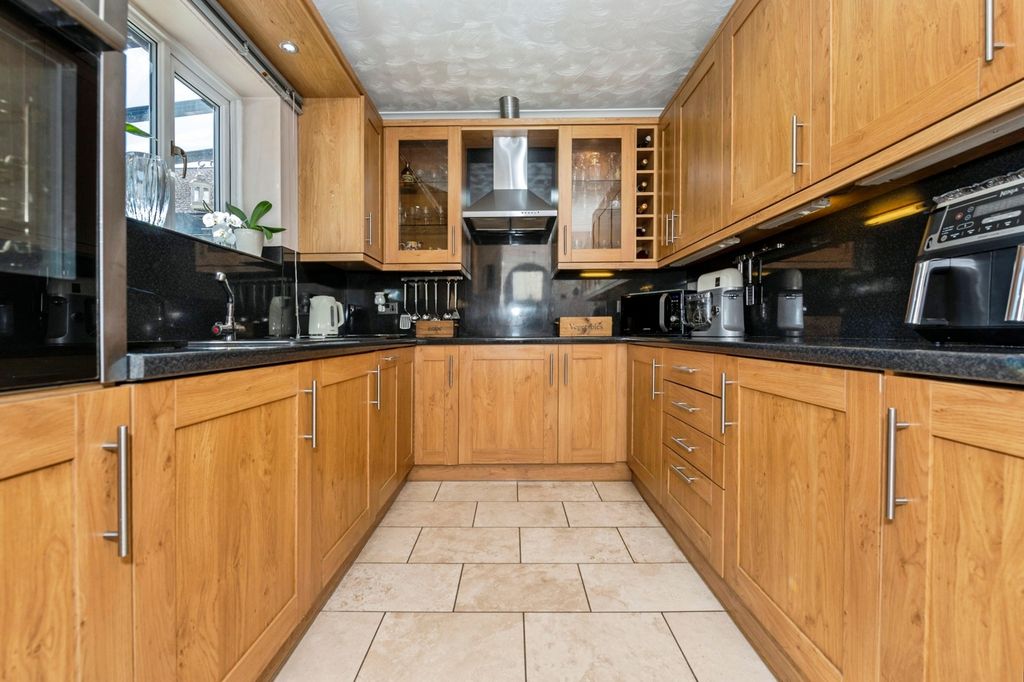 Property photo 2 of 17 Kitchen