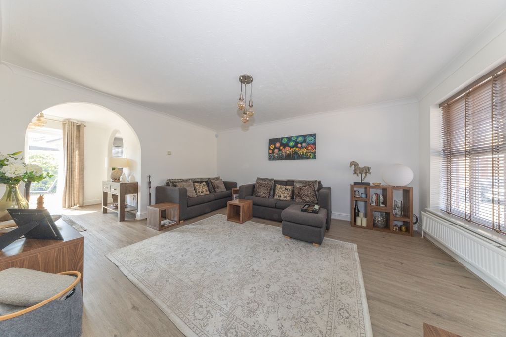 Property photo 3 of 16 5382832