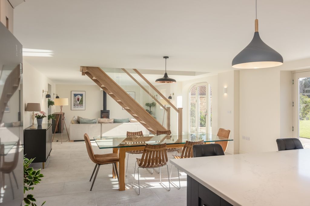 Property photo 3 of 10 Living Example