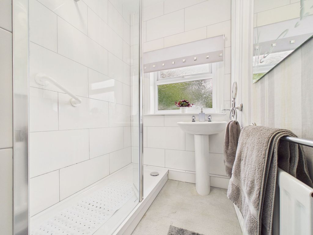 Property photo 3 of 13 Bathroom