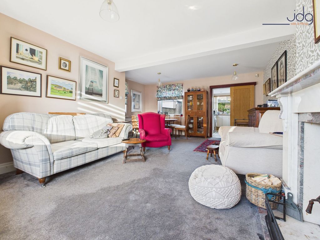 Property photo 3 of 16 Living Room