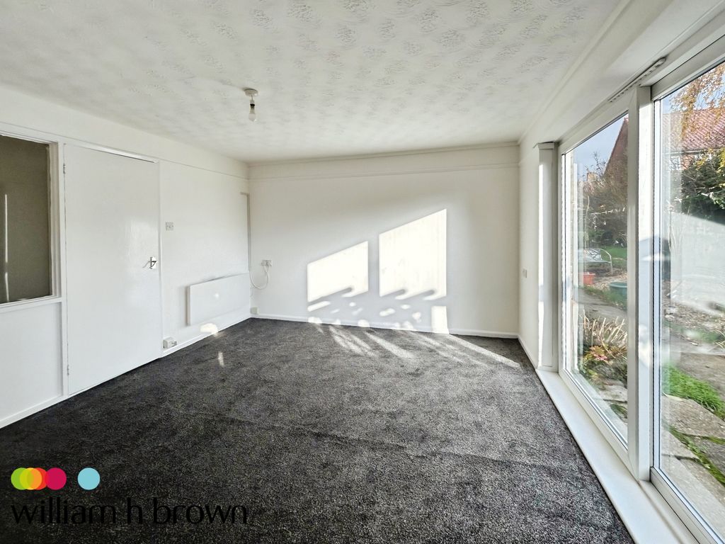 Property photo 3 of 11 Living Room