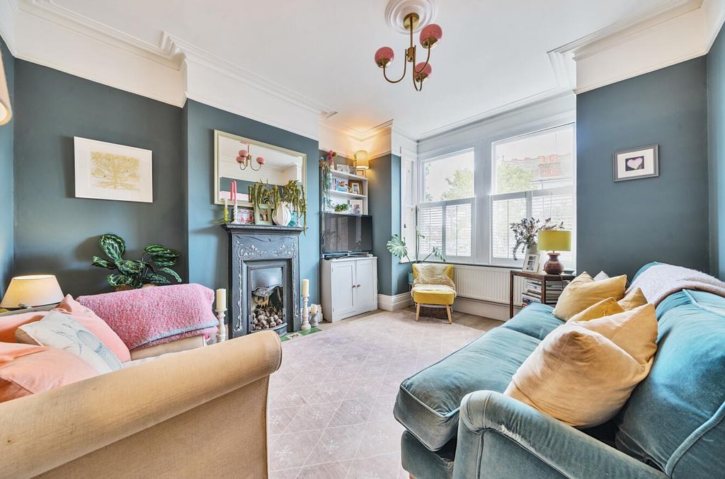 Property photo 3 of 18