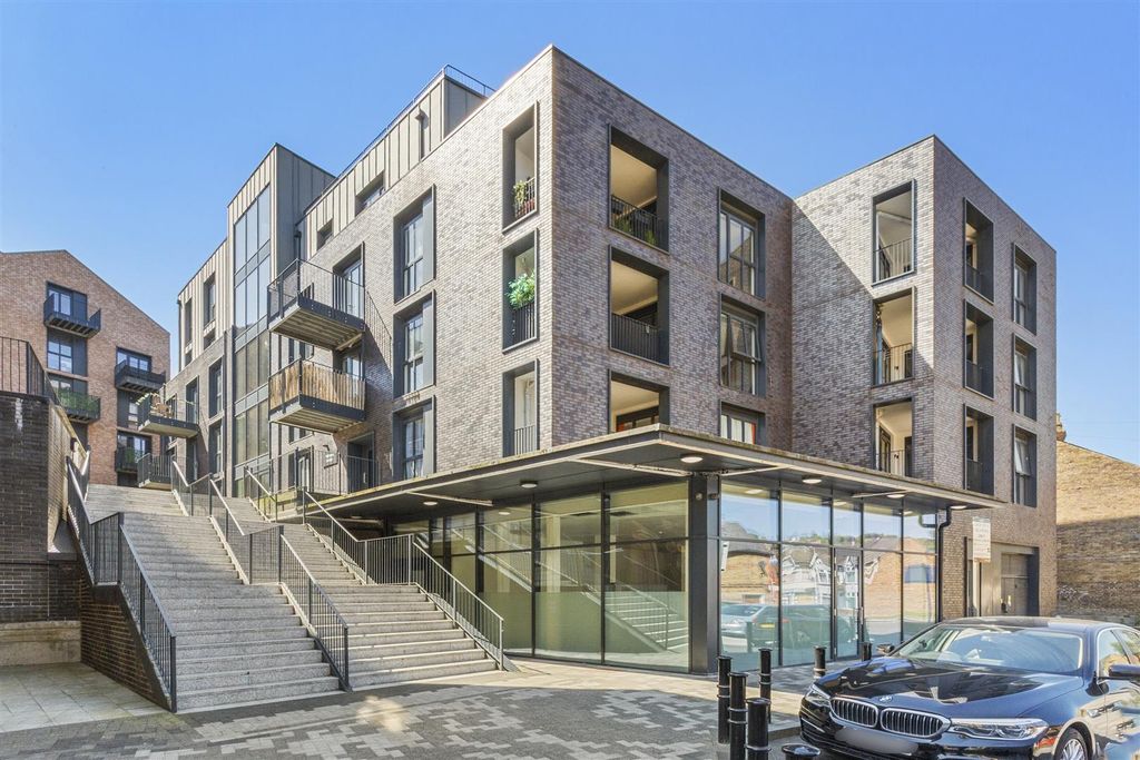 Property photo 1 of 8 Front Aspect