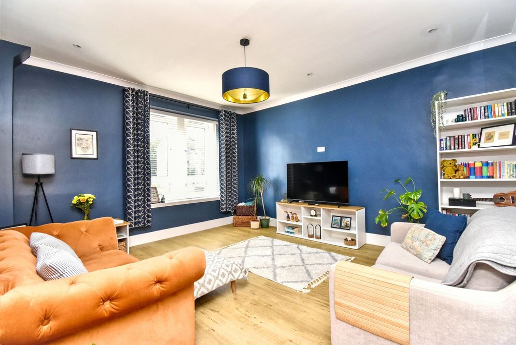 Property photo 2 of 13 Lounge Angle 1