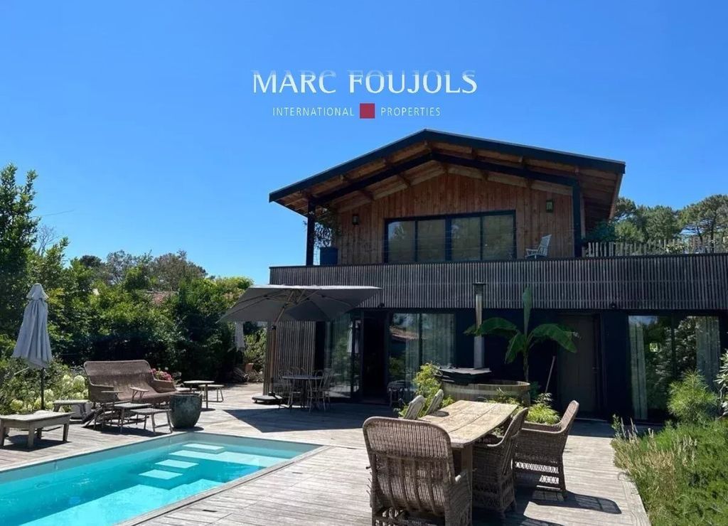 Property photo 1 of 9 Lège-Cap-Ferret - 4 Bedroom Villa - Bassin View With Swimming Pool