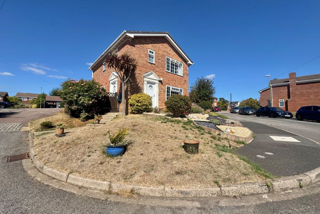 Property photo 1 of 11 Front