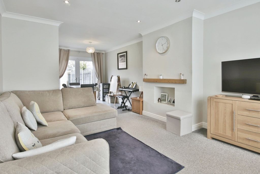 Property photo 3 of 17 3779619