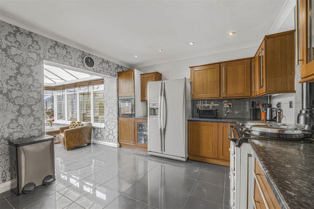 4 bed semi-detached bungalow for saleWaterloo, Machen, Caerphilly CF83 photo 5