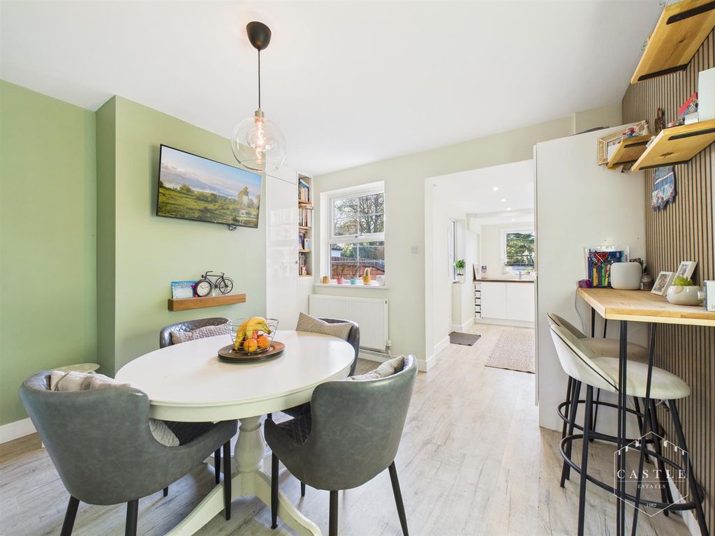 Property photo 3 of 14 Dining Area