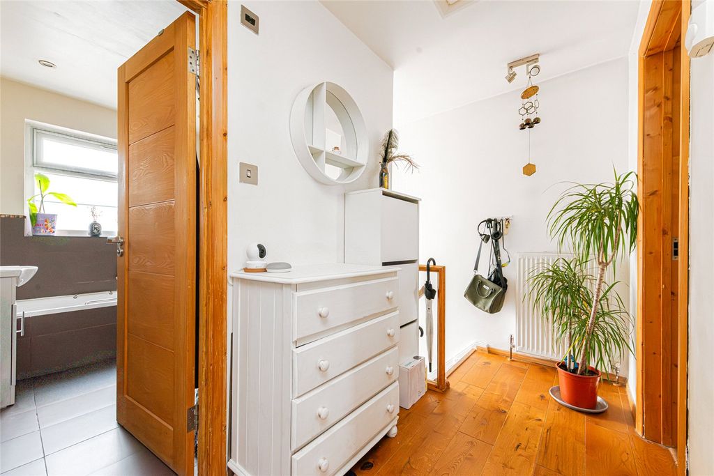 Property photo 2 of 8 Picture No. 23