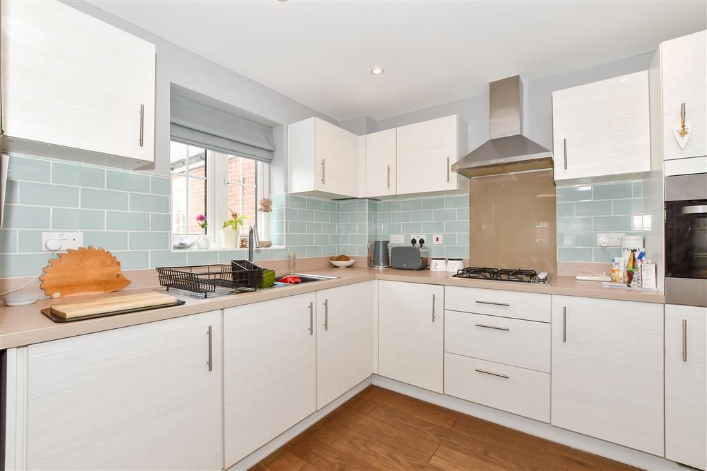 Property photo 3 of 12 Kitchen