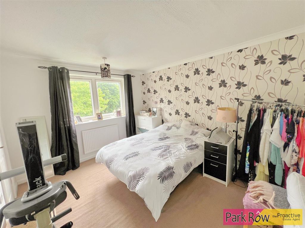 Property photo 3 of 7 Bedroom One