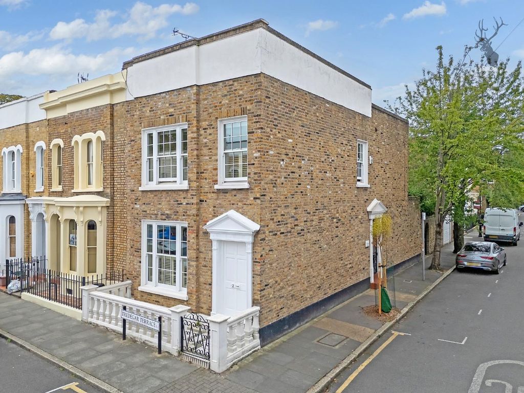 Property photo 1 of 32