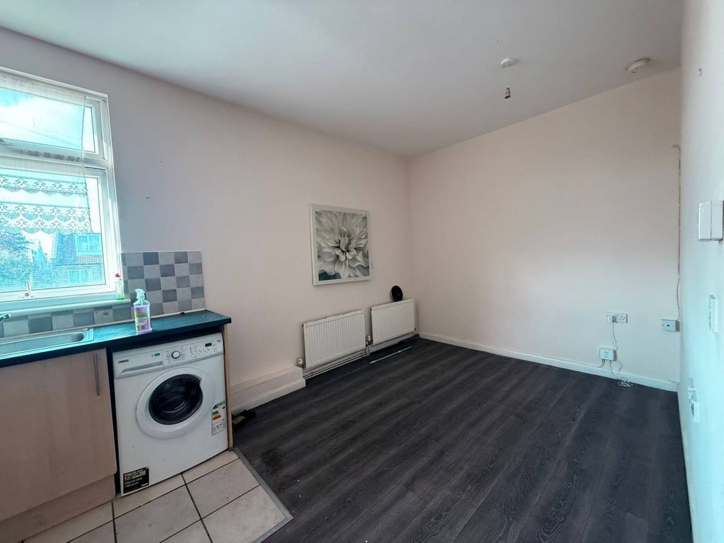 Property photo 2 of 11 Gallery